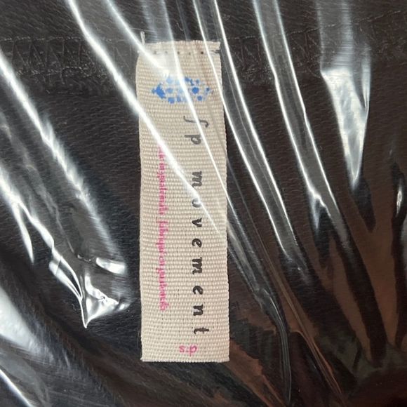 Free People Movement Athleisure 2 Piece Crop Sweatshirt‎ + Shorts Set - Picture 7 of 7